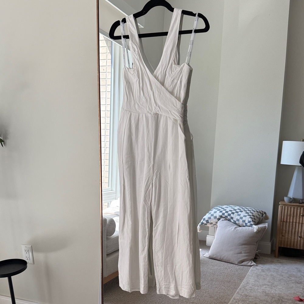 🟢 $40 SALE - Sheike White Sleeveless Jumpsuit